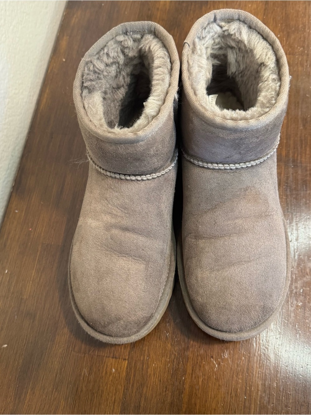 UGG Women's Classic Mini II Boots Grey Suede Sheepskin 1016222 Size 8 - Picture 2 of 9